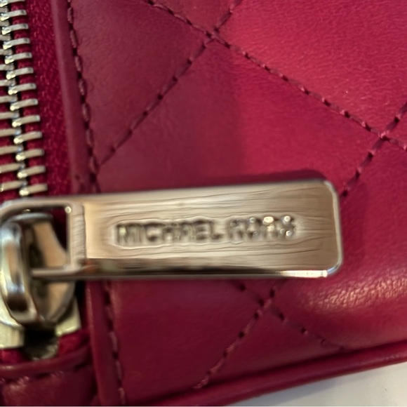 Michael Kors Wristlet Large Quilted Dark Pink Leather Zip “Sophie” AV-1405 - Picture 2 of 8
